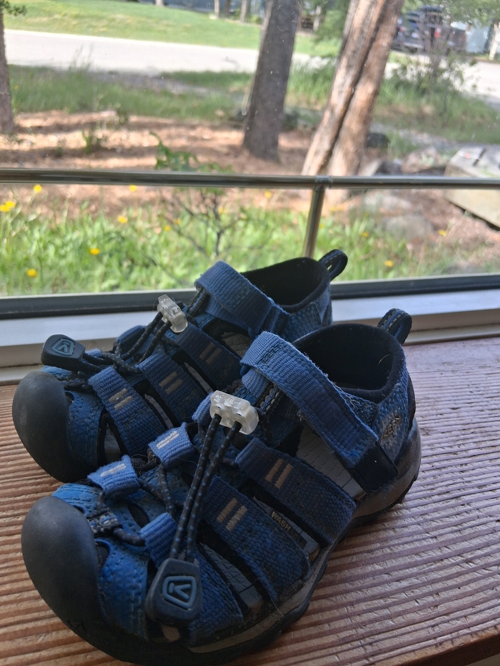 KEEN Navy Blue Kids Closed-Toe Sandals with Bungee Toggle